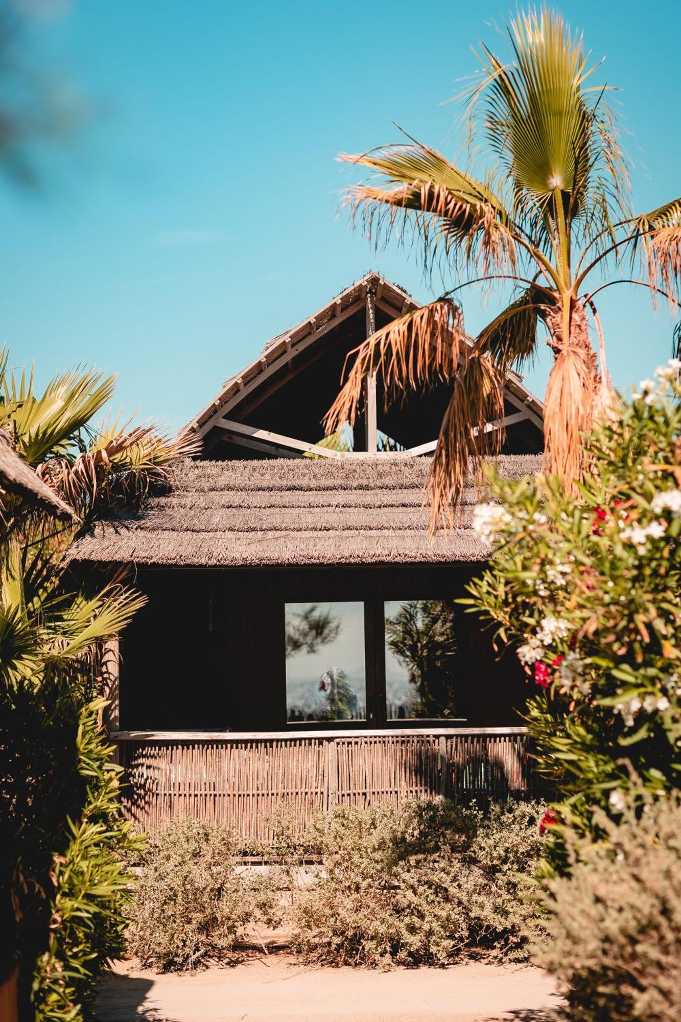 Jardim Tiki Hutte Premium - Bungalow com 2 Quartos (4 Adultos + 2 Crianças)